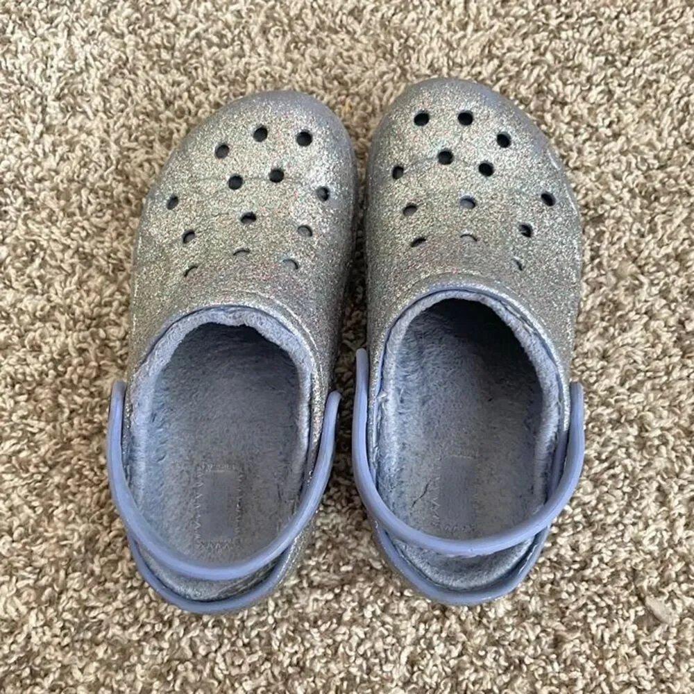 Size 1 / Girls Lined Crocs